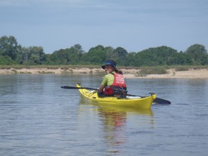 un p'tit bogoss qui fait du kayak 