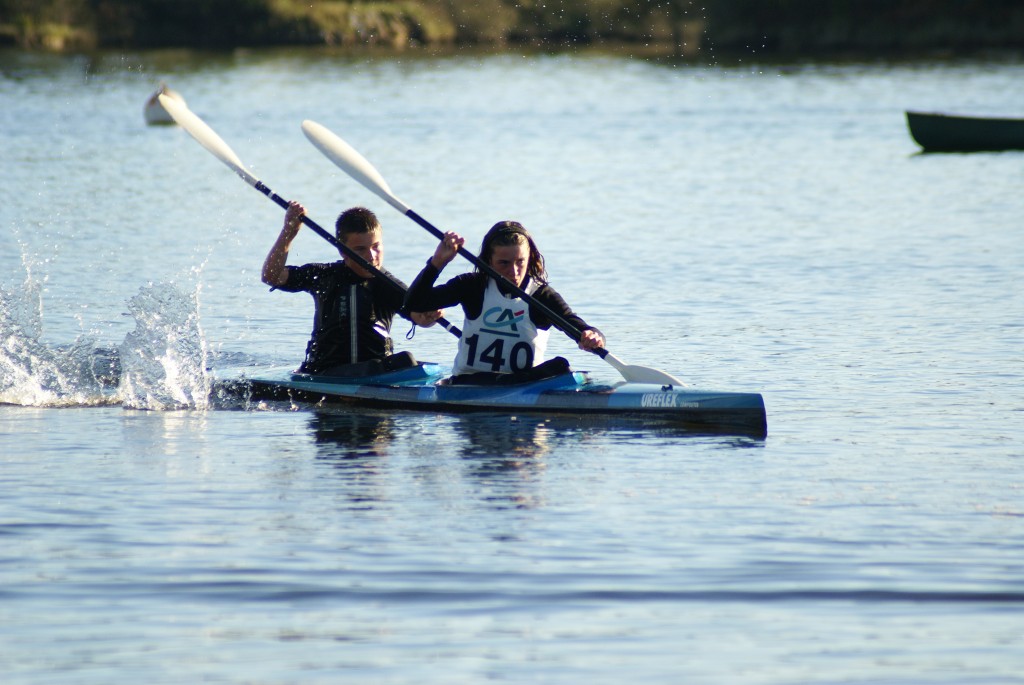 Dimanche 22 Novembre sous une météo ensoleillée ont eu lieu les championnats de Bretagne de Kayak course en Ligne à Lorient sur l’étang du Ter.