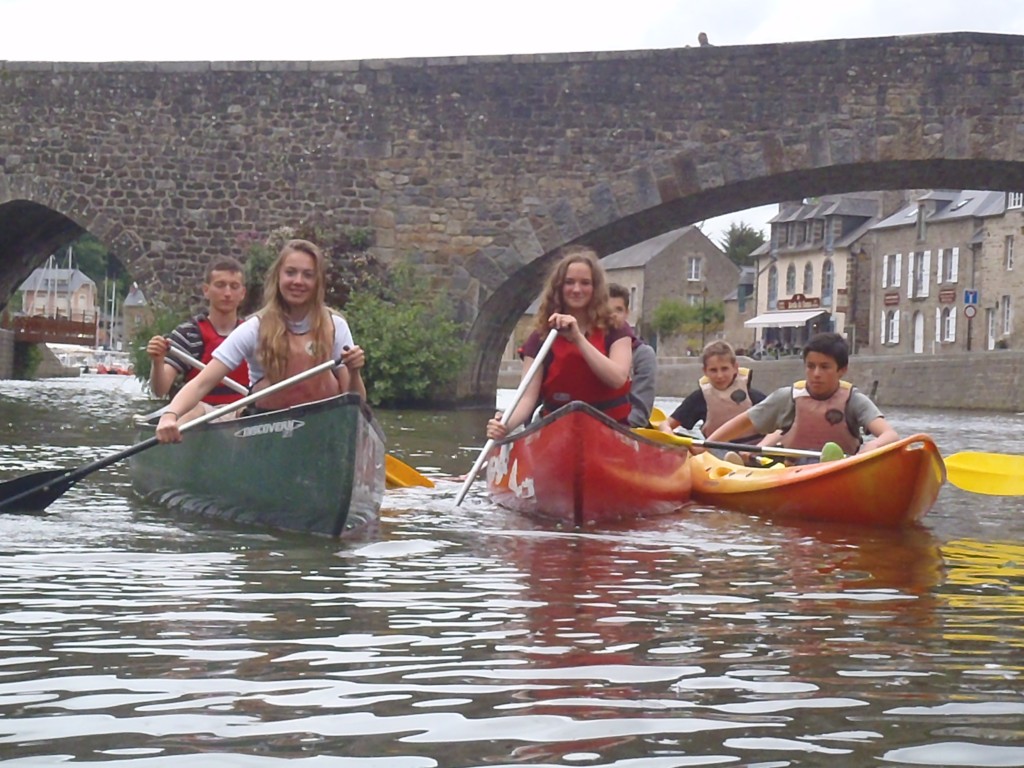 Les jeunes dans le port Club de CanoëKayak de la Rance