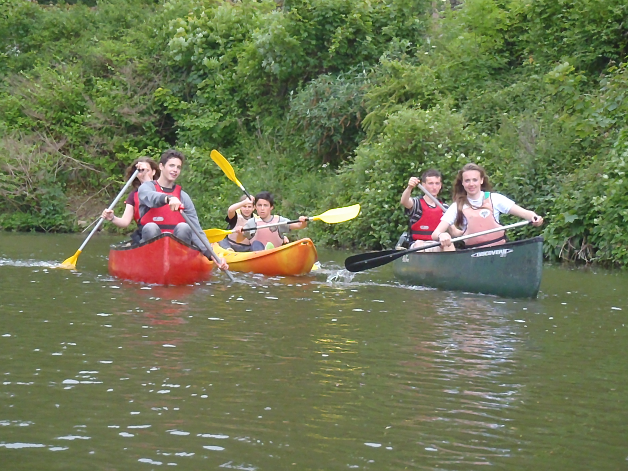 Deux canoës et un sit-on-top